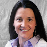 headshot Dawn Adams