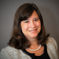 headshot Shelly Simonds